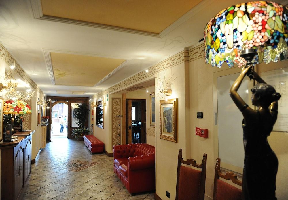 Hotel Alpina リヴィーニョ エクステリア 写真